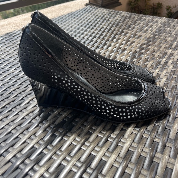 Stuart Weitzman like NEW size 8 great suede wedge sandal - Picture 3 of 6